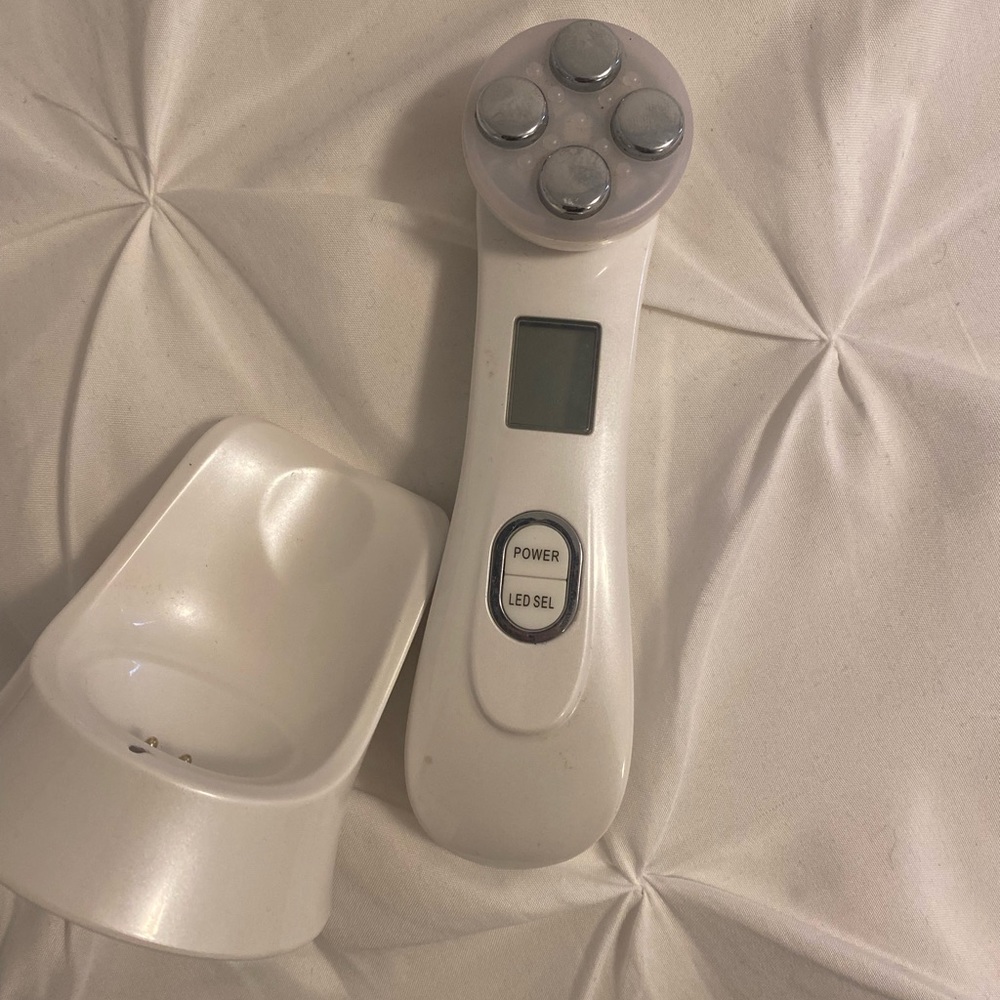 Facial Micro-current Device - Picture 6 of 7